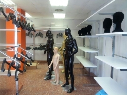 ALLESTIMENTO NEGOZI - OUTLETMOTOSTORE